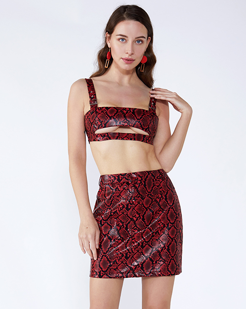女装厂红色蛇纹吊带镂空短裙套装